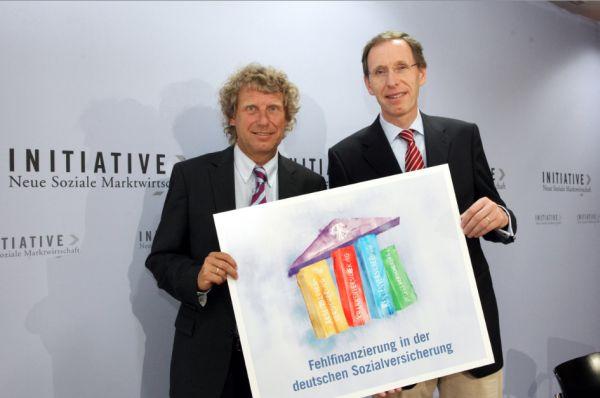 Professor Bernd Raffelhüschen (links) und INSM-Geschäftsführer Hubertus Pellengahr